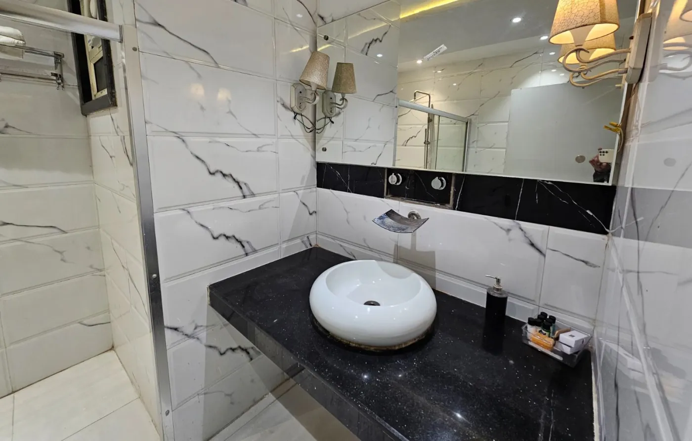 Royal Executive Suite Bathroom