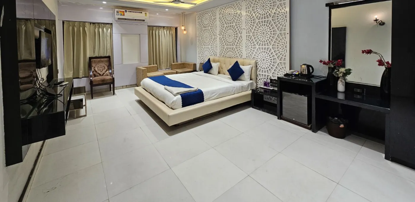 Royal Executive Suite Bedroom